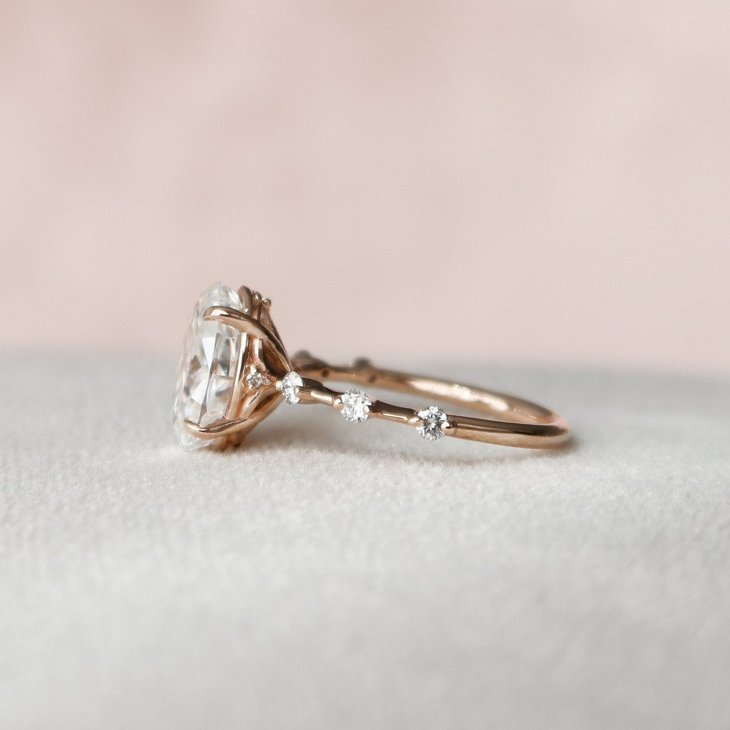 Claw Prongs Oval Cut Moissanite Unique Bridal Ring For Gift