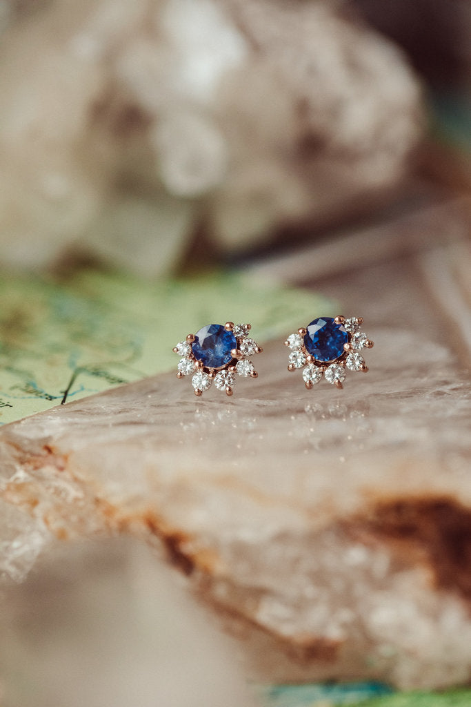 Half Halo Royal Blue Round Moissanite Engagent Stud Earring