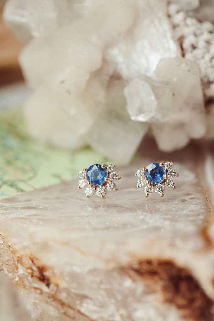 Half Halo Royal Blue Round Moissanite Engagent Stud Earring