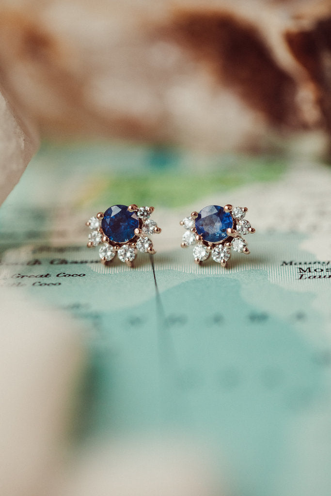 Half Halo Royal Blue Round Moissanite Engagent Stud Earring