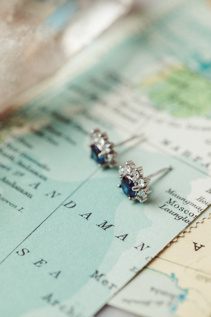 Half Halo Royal Blue Round Moissanite Engagent Stud Earring