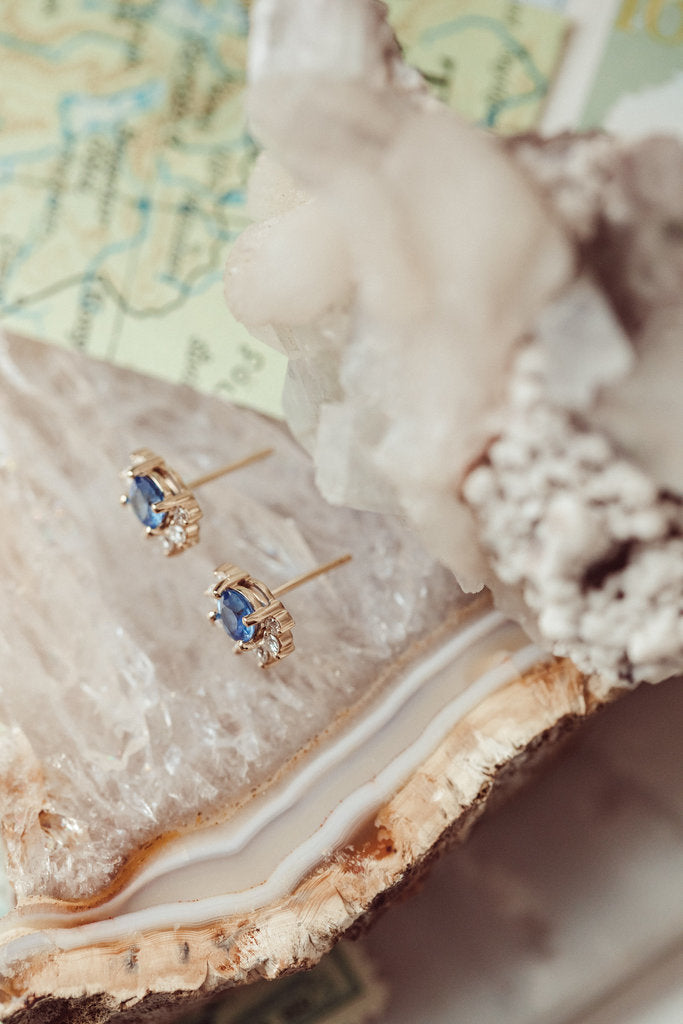 Half Halo Royal Blue Round Moissanite Engagent Stud Earring