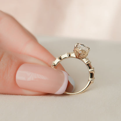 Claw Prongs Oval Cut Moissanite Unique Bridal Ring For Gift