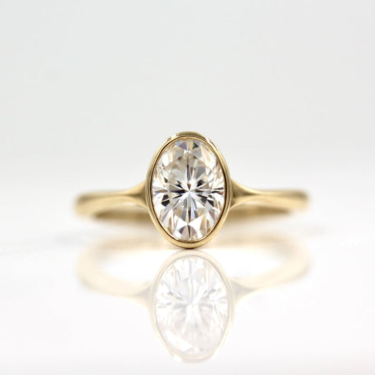 Stunning Bezel Oval Cut Moissanite Anniversary Ring