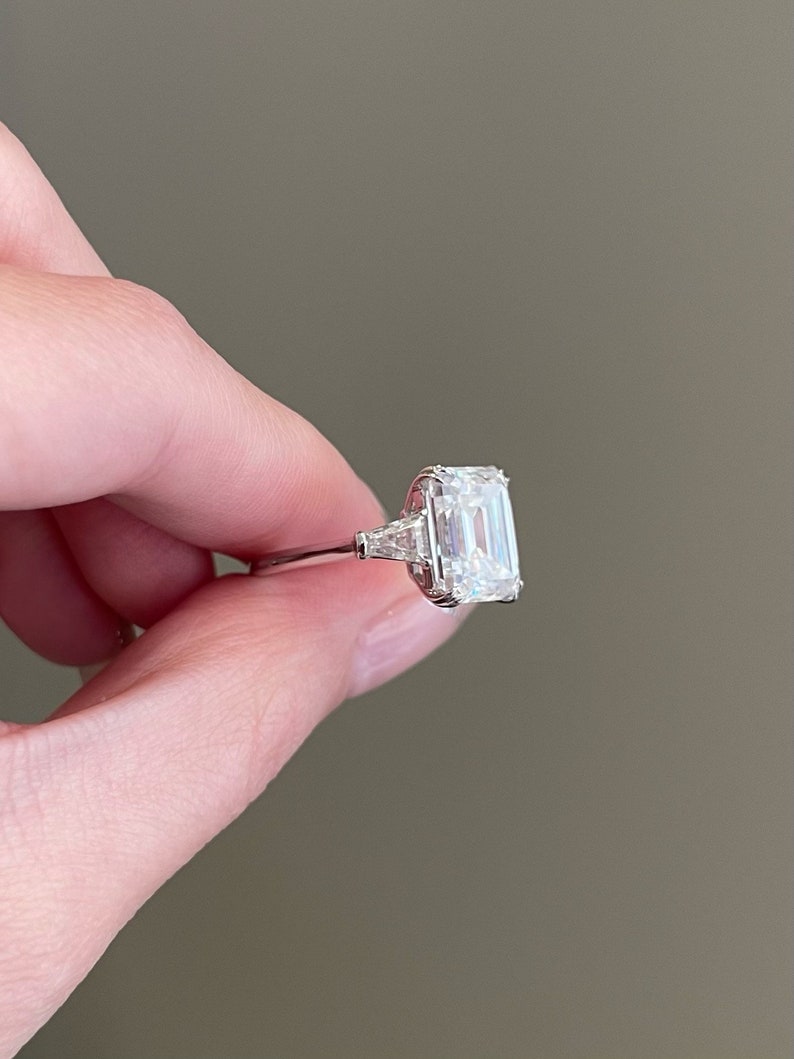 Three Stone Emerald Cut Moissanite Engagment Ring For Her