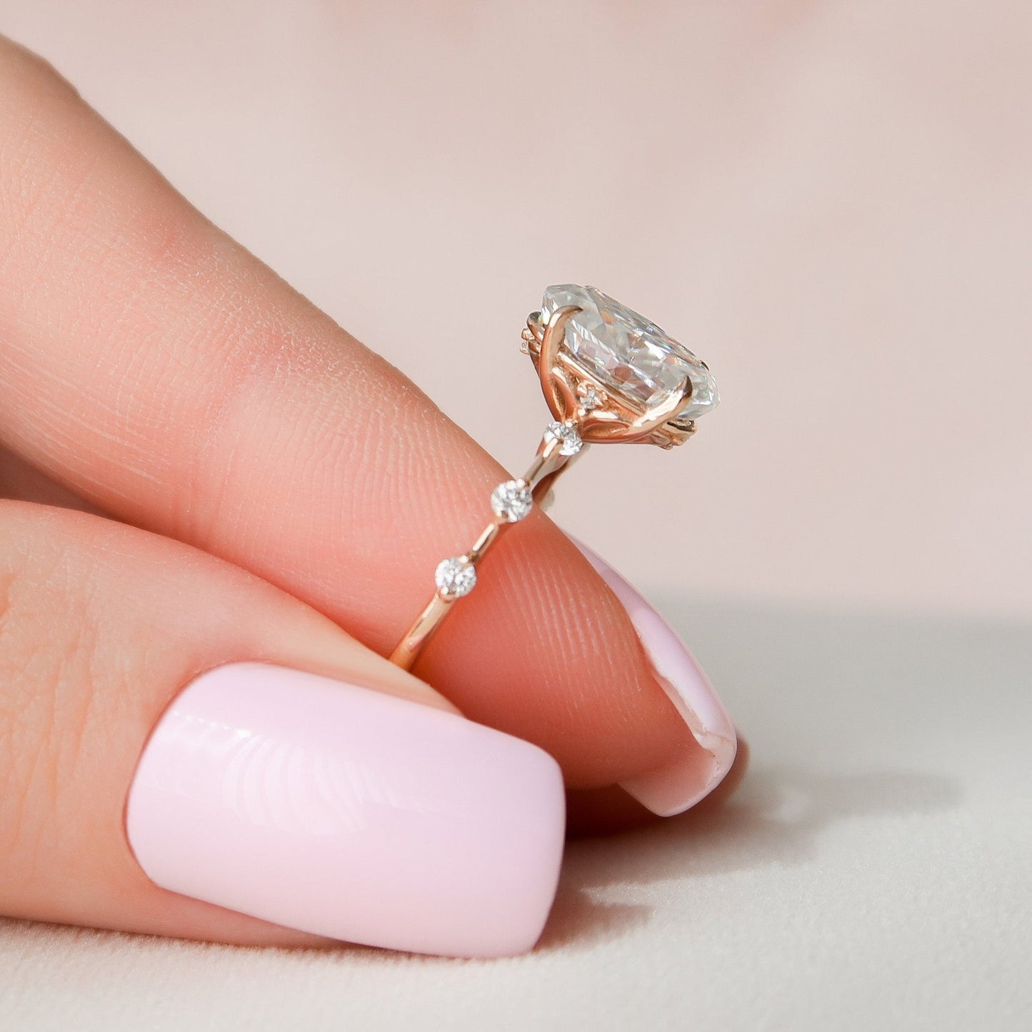 Claw Prongs Oval Cut Moissanite Unique Bridal Ring For Gift