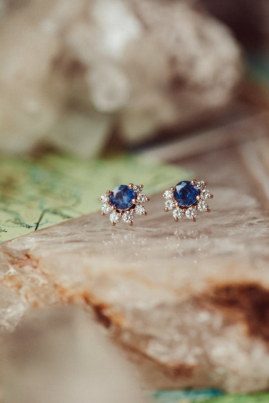 Half Halo Royal Blue Round Moissanite Engagent Stud Earring