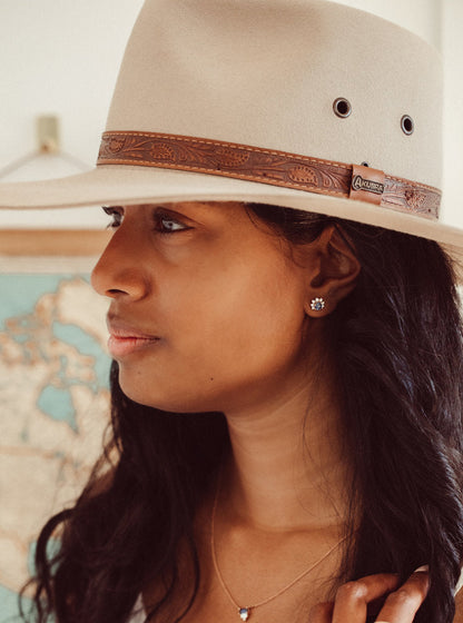 Half Halo Royal Blue Round Moissanite Engagent Stud Earring