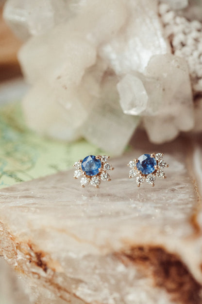 Half Halo Royal Blue Round Moissanite Engagent Stud Earring