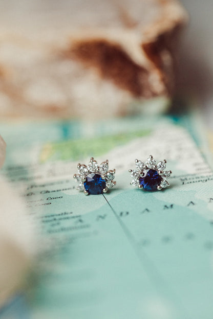 Half Halo Royal Blue Round Moissanite Engagent Stud Earring